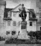 »Weimar, Wieland-Statue«, Stereofoto Nr. 632, wohl 1866, Foto: Laurentius Herzog (1831–1913), Verlag: v. Moser Senior, Berlin